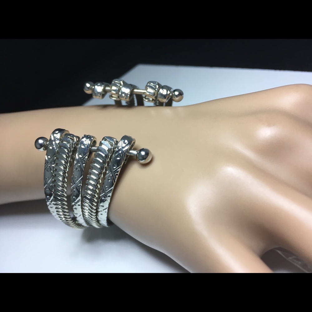 Jewelry - Picture 5 of 6